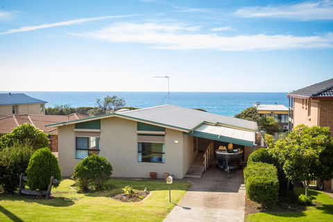 Kianga Parade Beach House - Tourism Canberra 0