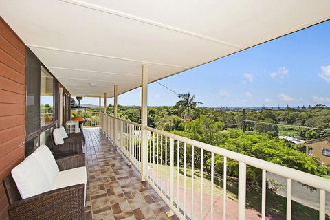 KINGSCLIFF HOLIDAY HOME ON THE HILL - SYD'S VIEW - Tourism Canberra 3