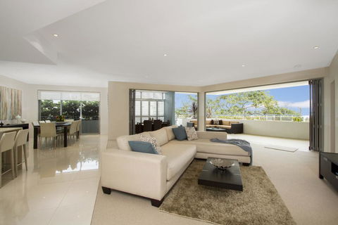 KINGSCLIFF OCEAN VIEW TERRACE BY THE FIGTREE 5 - Tourism Canberra 0