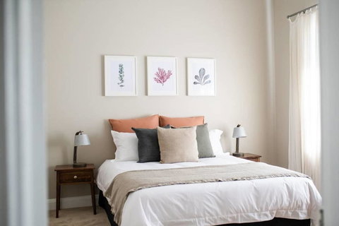 Kinross Cottage - Neat And Stylish, Sleeps 9 - Tourism Canberra 3