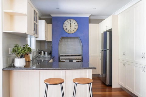 Kinross Cottage - Neat And Stylish, Sleeps 9 - Tourism Canberra 1