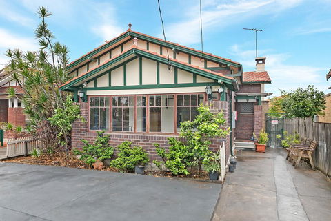 KOZYGURU ARNCLIFFE SYDNEY AIRPORT RENOVATED COTTAGE 3 BED HOUSE NAR232 - Tourism Canberra 3