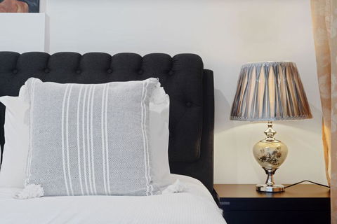 KOZYGURU Belrose Modern Designer 2 Bed + FREE Parking - Tourism Canberra 1