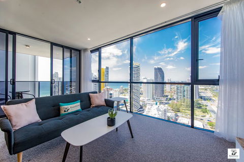KOZYGURU BROADBEACH AMAZING VIEW 2 BED APT + FREE PARKING WALK TO BEACH QBR004 - Tourism Canberra 0