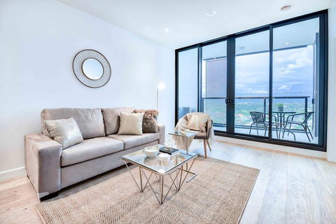 KOZYGURU FORTITUDE VALLEY HIGH LEVEL 2 BED APT + FREE PARKING QFV179-2612 - Tourism Canberra 0