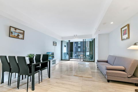 KOZYGURU HAYMARKET SYDNEY CITY VIEW 2 BED STUNNING APT NHA178-1206 - Tourism Canberra 3