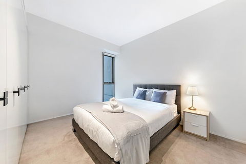 KOZYGURU HAYMARKET SYDNEY CITY VIEW 2 BED STUNNING APT NHA178-1206 - Tourism Canberra 2
