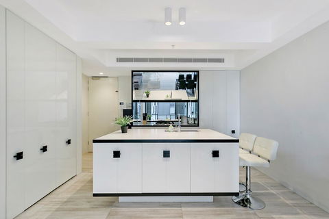 KOZYGURU HAYMARKET SYDNEY CITY VIEW 2 BED STUNNING APT NHA178-1206 - Tourism Canberra 1