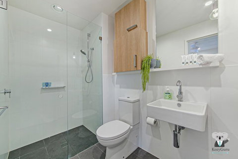 KOZYGURU WOLLI CREEK KOZY 1 BED APT SYDNEY AIRPORT & SYDNEY CBD NWC020 - Tourism Canberra 2