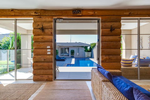 Kraimorie Large Family Beach House With Pool, Superb Water Views, Pool, And Games Room - Tourism Canberra 3