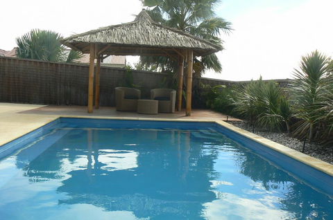 La Mer - Home With A Pool - Tourism Canberra 2