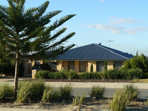La Mer - Home With A Pool - Tourism Canberra 1