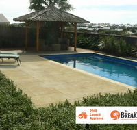 La Mer - Home with a Pool - Tourism Canberra