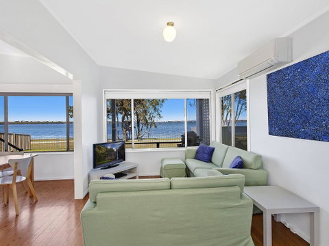 Lakes Edge Cottage - Tourism Canberra 0