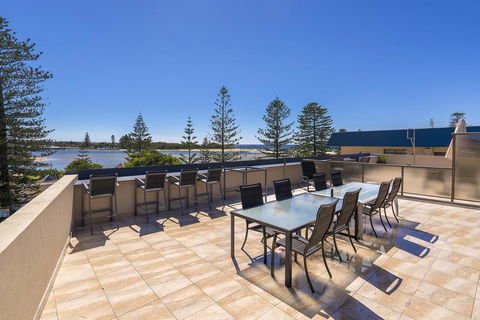 Lakeshore Apartments - Unit 5 - Tourism Canberra 0