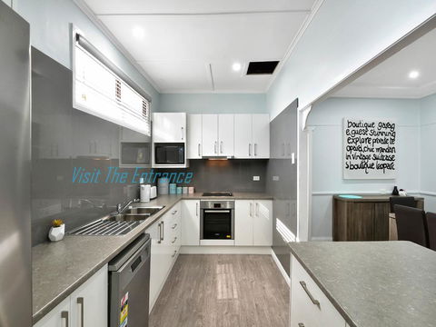 Lakeside House & Cabin - Tourism Canberra 0