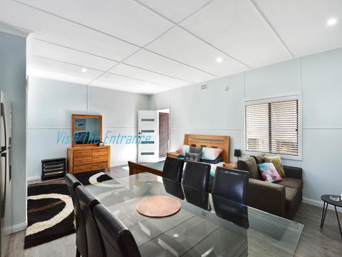 Lakeside House & Cabin - Tourism Canberra 1