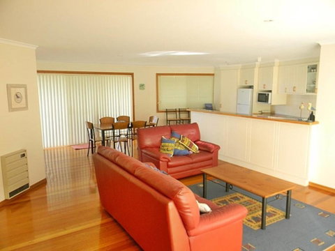 LAKESIDE2 - Tourism Canberra 2