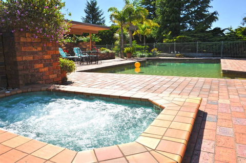 Langbrook Cottages - Tourism Canberra 0
