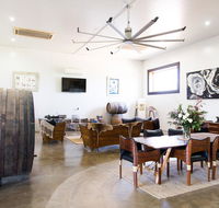 Lazy River Estate Boat House Villa - Tourism Canberra