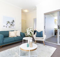 Light bright and spacious unit close to beaches - Tourism Canberra