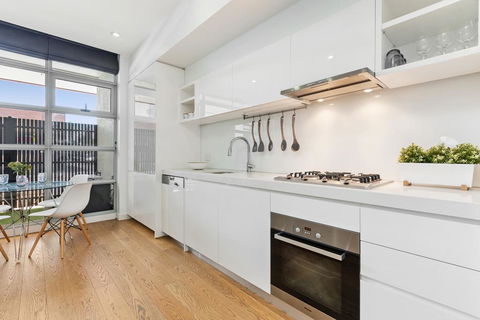 Light-Filled Beachside Apartment In Trendy Area - Tourism Canberra 2