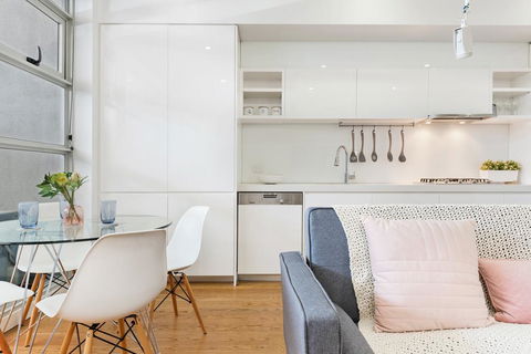 Light-Filled Beachside Apartment In Trendy Area - Tourism Canberra 3