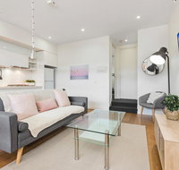 Light-Filled Beachside Apartment in Trendy Area - Tourism Canberra