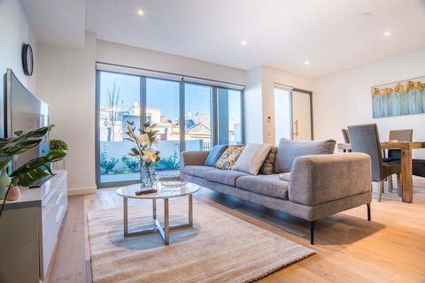 Luxurious Townhouse With Natural Light In Rosebery - Tourism Canberra 0