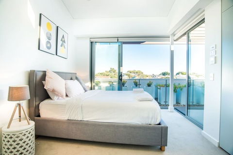 Luxurious Townhouse With Natural Light In Rosebery - Tourism Canberra 3