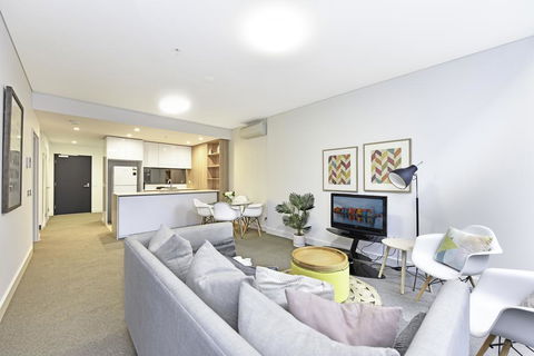 Luxury 1 Bedroom + 1 Study With 1 Parking - Tourism Canberra 0