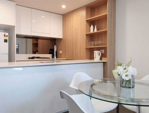 Luxury 1 Bedroom + 1 Study With 1 Parking - Tourism Canberra 2