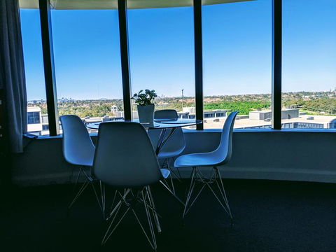 Luxury Level 2-bed 2-bath City View Apt In Olympic Park - Tourism Canberra 2