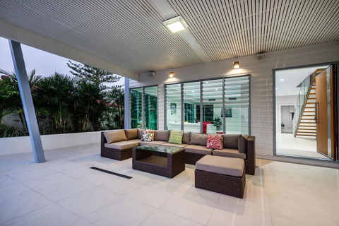 Luxury Tropical Haven - Pacific Avenue, Sunshine Beach - Tourism Canberra 3