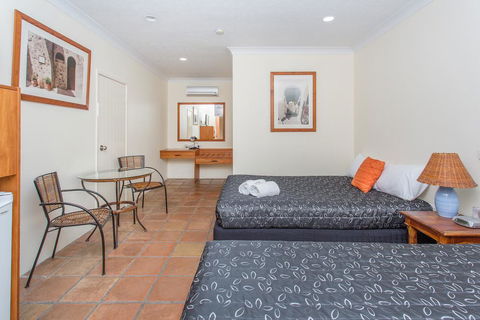 Mackay Rose Motel - Tourism Canberra 2