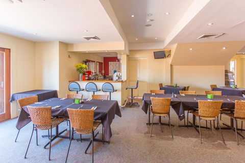 Mackay Rose Motel - Tourism Canberra 1