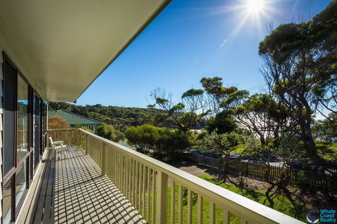 Magical Mystery Bay Road - Tourism Canberra 3