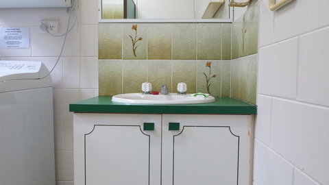 Magnetic Reef Apartments Unit 3 - Tourism Canberra 2