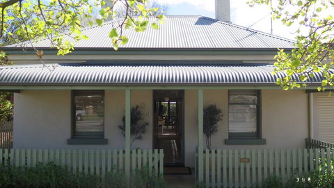 Magnolia Cottage - Tourism Canberra 0