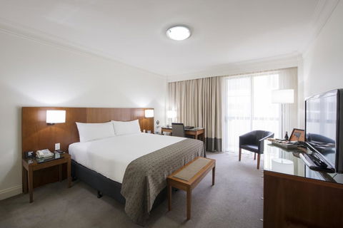 Majestic Roof Garden Hotel - Tourism Canberra 0