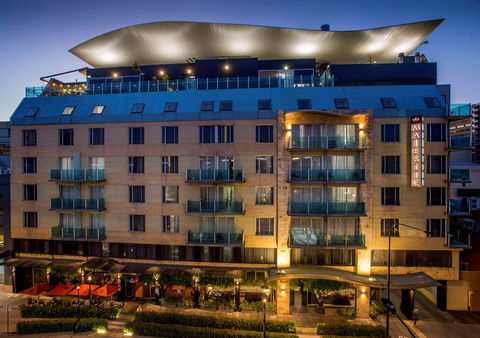 Majestic Roof Garden Hotel - Tourism Canberra 2