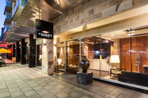 Majestic Roof Garden Hotel - Tourism Canberra 3