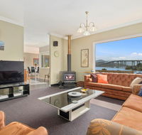 Manfield City Waterfront View Cottage - Tourism Canberra