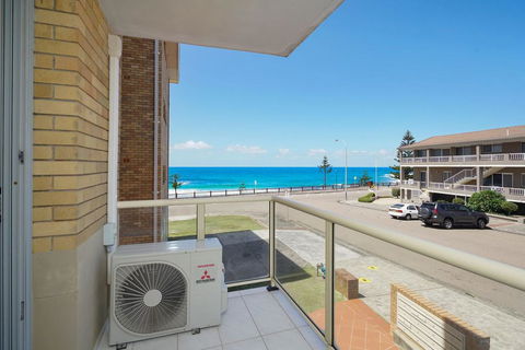 Marine Court - The Entrance - Tourism Canberra 0