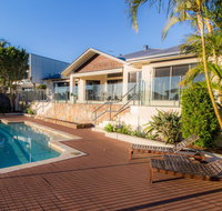 Maureen Waterfront Beach House - Tourism Canberra
