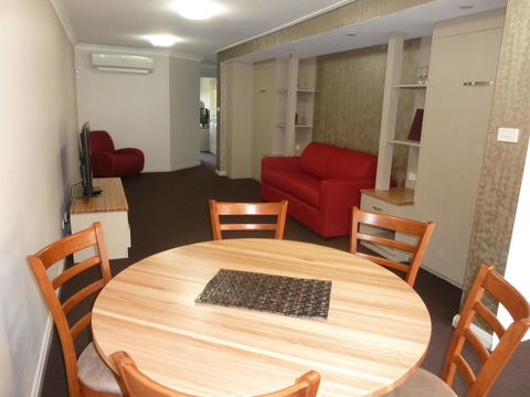 McNevins Tamworth Motel - Tourism Canberra 2