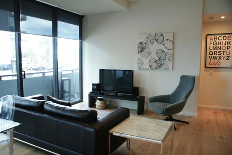 Melbourne Seaviews, Pool & Tennis - Tourism Canberra 1