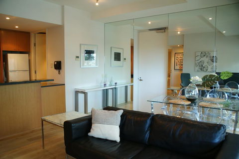 Melbourne Seaviews, Pool & Tennis - Tourism Canberra 0