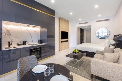 Meriton Suites Broadbeach - Tourism Canberra 2