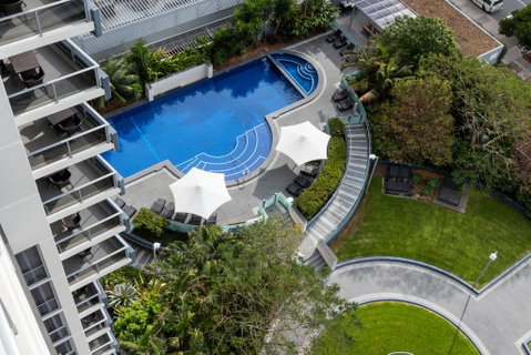Meriton Suites Broadbeach - Tourism Canberra 0